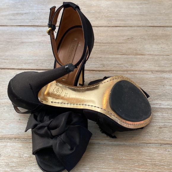 BCBG shoes size 7 - Picture 2 of 4